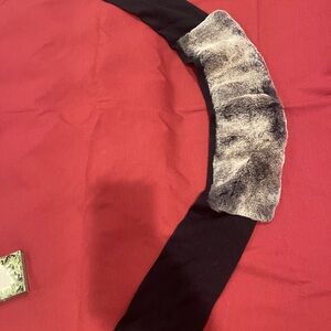 Lorena Antoniazzi Black Scarf with Gray Fur Trim